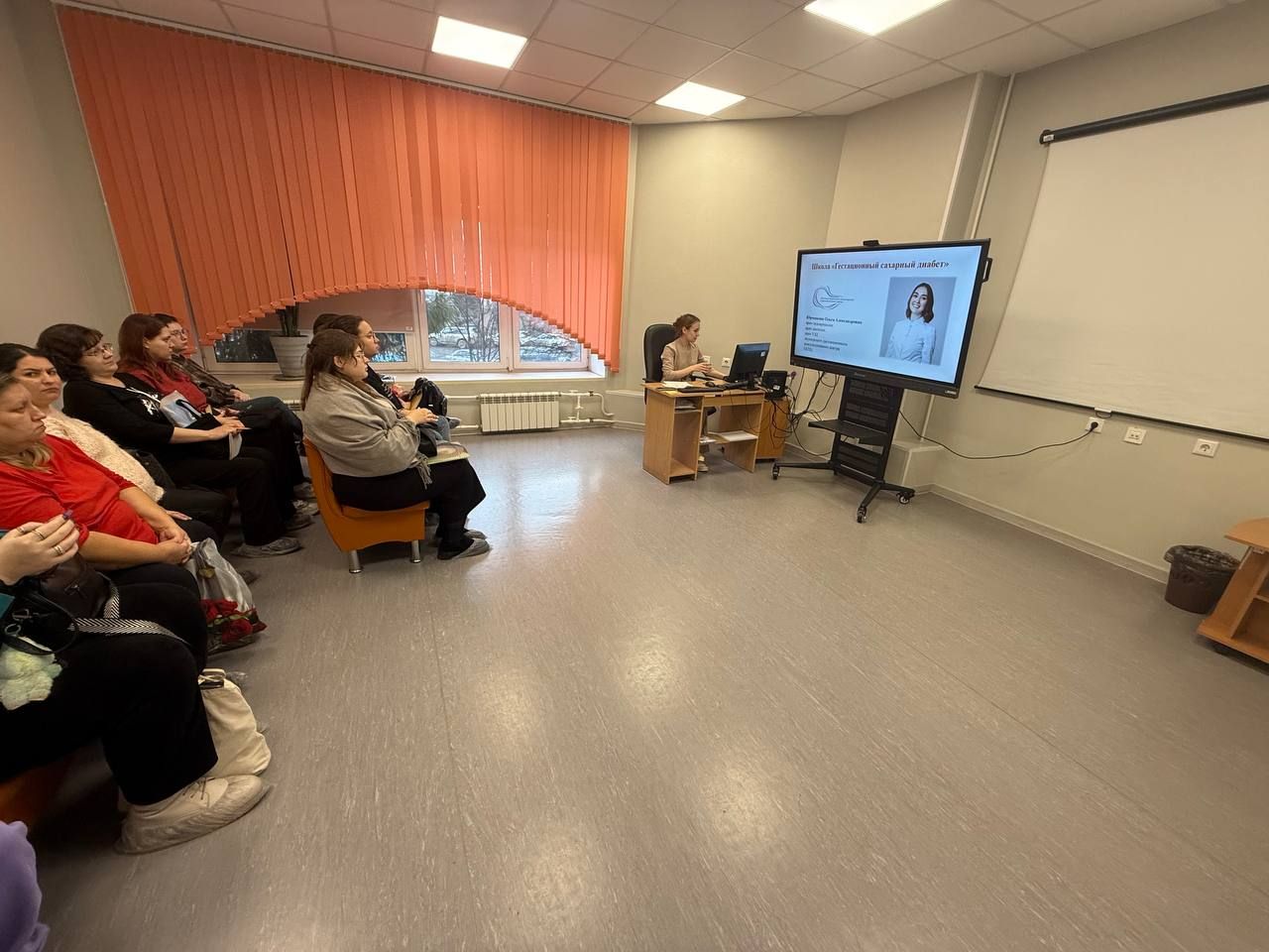 Более 400 беременных свердловчанок с диабетом ежемесячно находятся под дистанционным наблюдением врачей ЕКПЦ